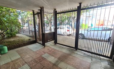Casa 4 ambientes con cochera en venta en Quilmes