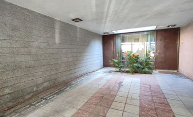 Casa 4 ambientes con cochera en venta en Quilmes