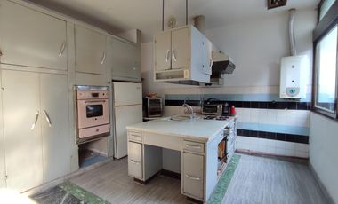 Casa 4 ambientes con cochera en venta en Quilmes
