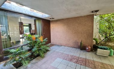 Casa 4 ambientes con cochera en venta en Quilmes