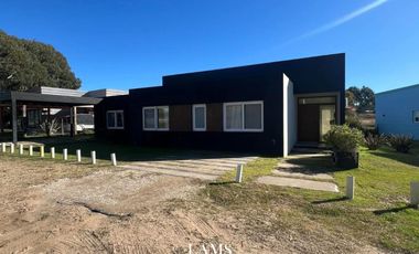 Venta - Casa 6 Ambientes Con Pileta - Costa Esmeralda Ecuestre