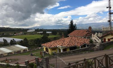 Venta terreno Cochasquí, 60ha para florícola junto a canal de riego