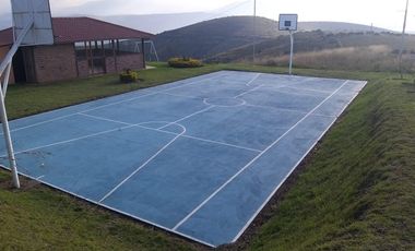 Venta terreno Cochasquí, 60ha para florícola junto a canal de riego