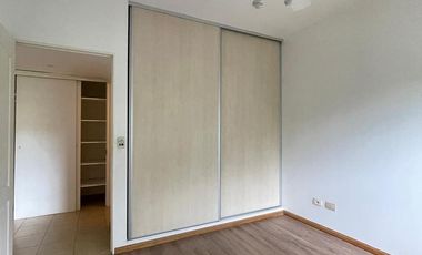 Alquiler - Impecable 3 ambientes con balcón y cochera en Devoto