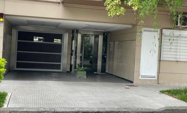 Alquiler - Impecable 3 ambientes con balcón y cochera en Devoto