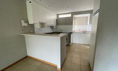 Alquiler - Impecable 3 ambientes con balcón y cochera en Devoto