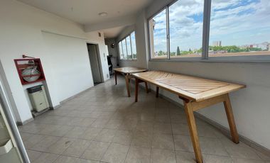 Alquiler - Impecable 3 ambientes con balcón y cochera en Devoto