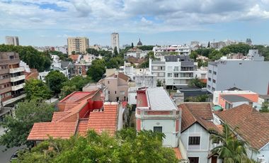 Alquiler - Impecable 3 ambientes con balcón y cochera en Devoto