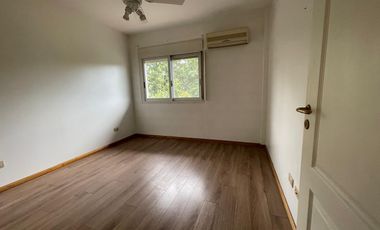 Alquiler - Impecable 3 ambientes con balcón y cochera en Devoto