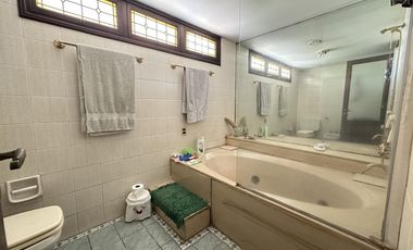 CASA 5 AMBIENTES EN VENTA  EN QUILMES CENTRO