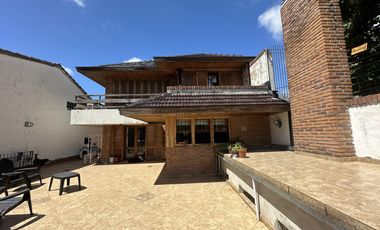 CASA 5 AMBIENTES EN VENTA  EN QUILMES CENTRO