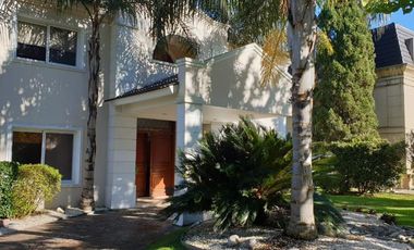 CASA EN ALQUILER TEMPORARIO - 5 AMB - SAINT THOMAS SUR  - CANNING