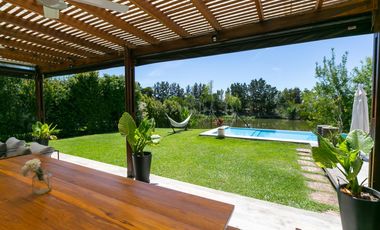 Casa en Nordelta al Agua