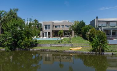 Casa en Nordelta al Agua