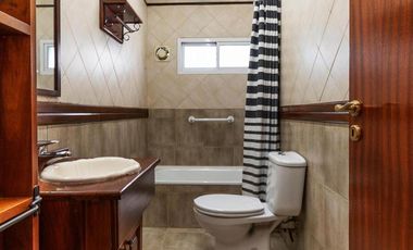 Espectacular casa a metros del Parque Lineal