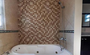 Espectacular casa a metros del Parque Lineal