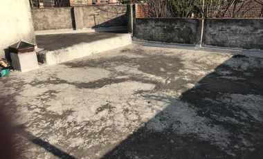 Casa en  Turdera con Local terraza y cochera