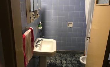 Casa en  Turdera con Local terraza y cochera