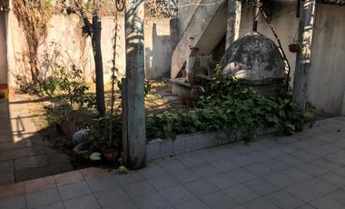 Casa en  Turdera con Local terraza y cochera