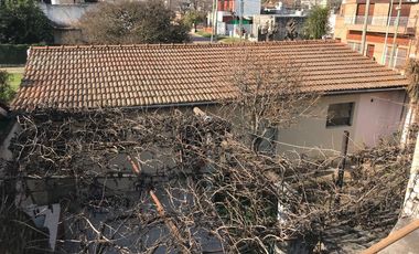 Casa en  Turdera con Local terraza y cochera