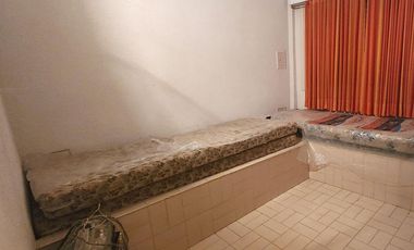 Casa en terreno de 800 m2 c/ pileta e ingreso por 2 calles