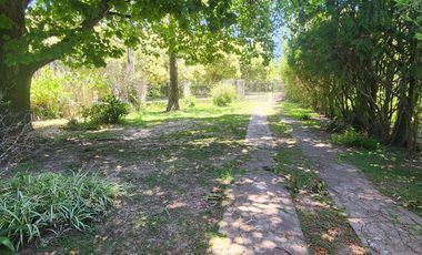 Casa en terreno de 800 m2 c/ pileta e ingreso por 2 calles