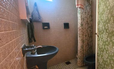 Casa en terreno de 800 m2 c/ pileta e ingreso por 2 calles