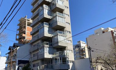Departamento 2 ambientes con cochera en venta en Quilmes