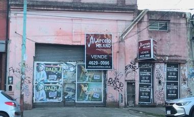 Importante Local / Terreno sobre AV. Rivadavia - Morón