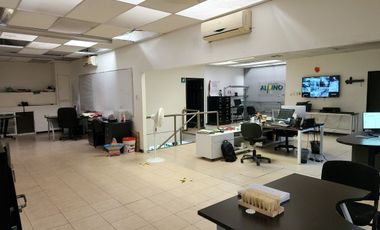 BODEGA COMERCIAL CON OFICINAS AVE. INDUSTRIAS