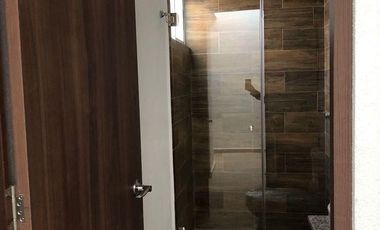 SE VENDE  BONITA CASA  EN COLINA ESMERALDA