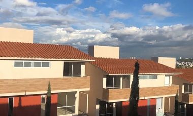 SE VENDE  BONITA CASA  EN COLINA ESMERALDA