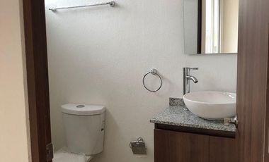 SE VENDE  BONITA CASA  EN COLINA ESMERALDA
