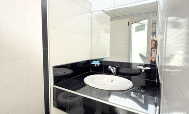 DEPOSITO INDUSTRIA GALPON ZONA INDUSTRIAL  DE MARTINEZ PRIMER PISO POR ESCALERA