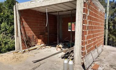 Propiedad con 2 viviendas y un departamento   en venta en G Catan