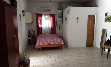 Propiedad con 2 viviendas y un departamento   en venta en G Catan