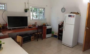 Propiedad con 2 viviendas y un departamento   en venta en G Catan