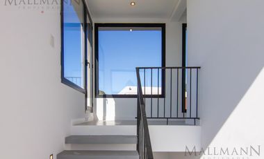 Casa en Venta 4 Dorms en Suite sobre la laguna con pileta en Pilará