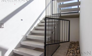 Casa en Venta 4 Dorms en Suite sobre la laguna con pileta en Pilará