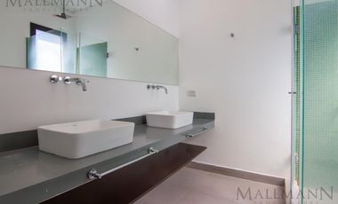 Casa en Venta 4 Dorms en Suite sobre la laguna con pileta en Pilará