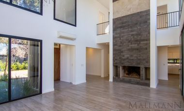 Casa en Venta 4 Dorms en Suite sobre la laguna con pileta en Pilará