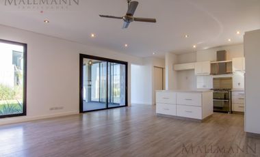 Casa en Venta 4 Dorms en Suite sobre la laguna con pileta en Pilará