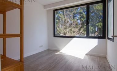 Casa en Venta 4 Dorms en Suite sobre la laguna con pileta en Pilará