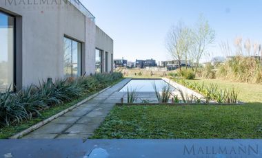 Casa en Venta 4 Dorms en Suite sobre la laguna con pileta en Pilará