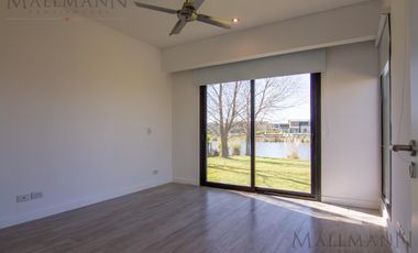 Casa en Venta 4 Dorms en Suite sobre la laguna con pileta en Pilará