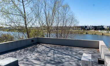 Casa en Venta 4 Dorms en Suite sobre la laguna con pileta en Pilará