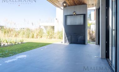 Casa en Venta 4 Dorms en Suite sobre la laguna con pileta en Pilará