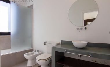 Casa en Venta 4 Dorms en Suite sobre la laguna con pileta en Pilará