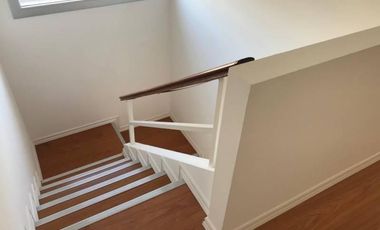 Excelente unidad duplex tres ambientes con patio y garaje