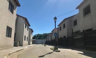 Excelente unidad duplex tres ambientes con patio y garaje